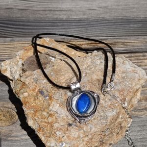 Collier socle argent – lapis-lazuli : “Profondeur”