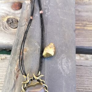 Collier cœur de citrine, socle en bronze : “Positive”…