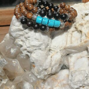 Bracelet Nature en perles de wenge, ébène et turquoise : “Force tranquille”