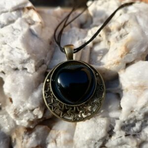 Collier en obsidienne noire sur socle bronze étoilé : “Sérénité Ancrage”