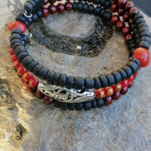 Bracelet (taille M/L) – Coco, graine l’église, bois de santal et Jade Mashan rouge… « Positivité »