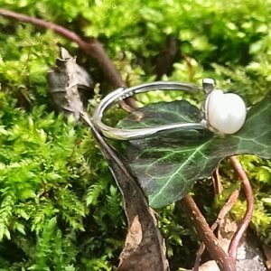 Bague réglable, fermée, en argent sterling 925 et perle d’eau douce sur socle de nacre