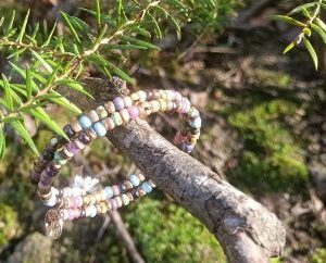 Bracelet double en perles de bois de coco naturel, et verre soufflé de Pragues multi-couleurs