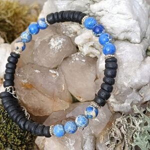 Bracelet en perles de bois de coco noires, et pierre de jaspes impériales bleues