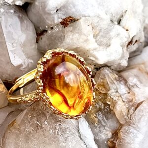 Bague réglable, cuivre plaqué or et ambre baltique