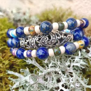 Bracelet triple en coco, lapis lazuli, verre de Pragues