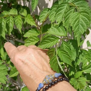 Bracelet double – perles d&rsquo;ébène et lapis lazuli mat