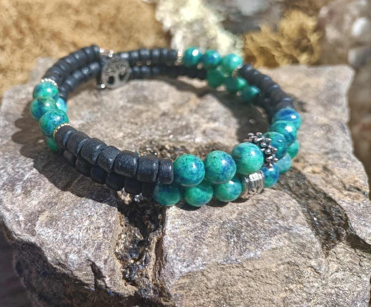 Bracelet de coco noires et rubis zoïsite