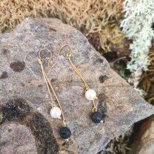 Boucles d&rsquo;oreilles nacre AAA+++ et Lave