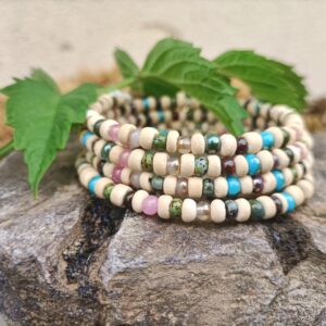 Bracelet 4 tours en coco poncée, verre de Pragues, en 6mm