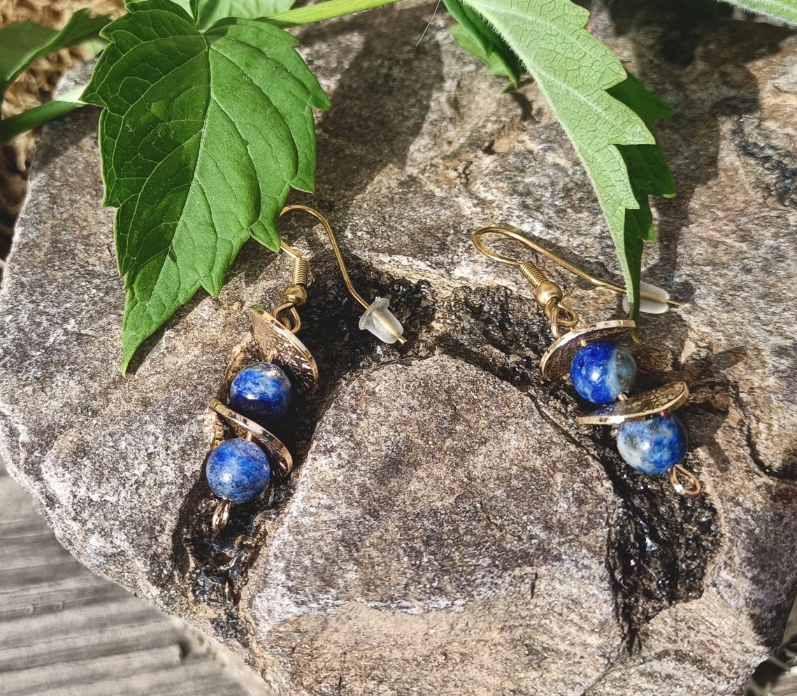 Boucles lapis lazuli - accroches plaqués or sur argent